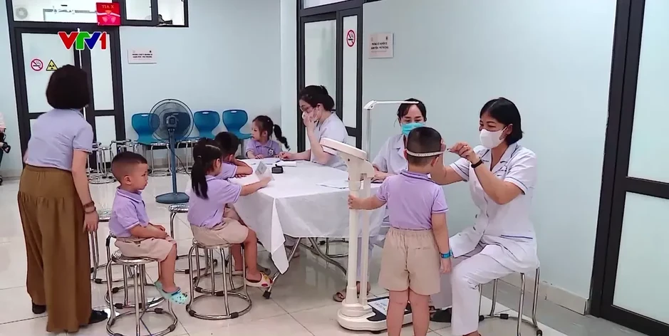 Gần 50 trạm y tế Hà Nội đồng loạt khám sức khỏe miễn phí cho người dân Gần 50 trạm y tế Hà Nội đồng loạt khám sức khỏe miễn phí cho người dân