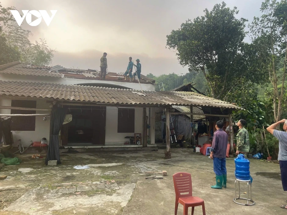 Gần 700 ngôi nhà bị tốc mái do mưa giông, lốc xoáy ở Thái Nguyên Gần 700 ngôi nhà bị tốc mái do mưa giông, lốc xoáy ở Thái Nguyên