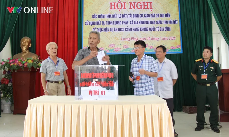 Gần 800 hộ dân đồng thuận bốc thăm đất tái định cư dự án Cảng hàng không quốc tế Gia Bình Gần 800 hộ dân đồng thuận bốc thăm đất tái định cư dự án Cảng hàng không quốc tế Gia Bình