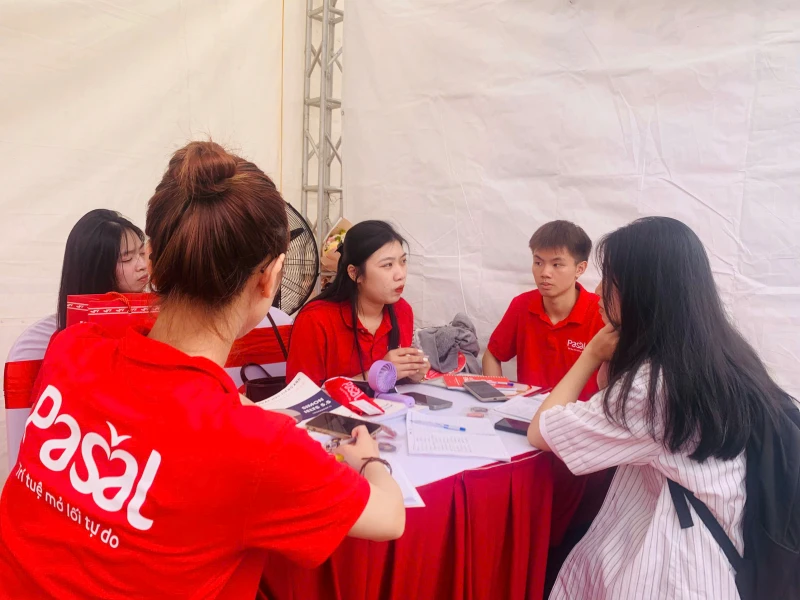 Gần 90% sinh viên ngành Khoa học Xã hội và Nhân văn có việc làm sau khi tốt nghiệp Gần 90% sinh viên ngành Khoa học Xã hội và Nhân văn có việc làm sau khi tốt nghiệp