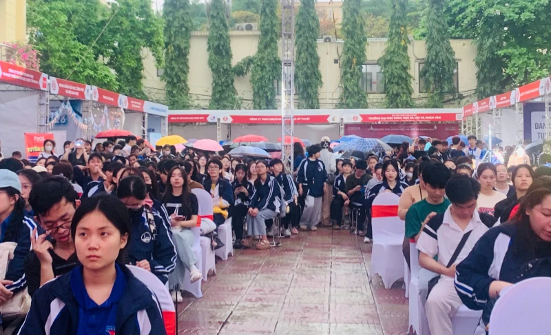 Gần 90% sinh viên ngành Khoa học Xã hội và Nhân văn có việc làm sau khi tốt nghiệp Gần 90% sinh viên ngành Khoa học Xã hội và Nhân văn có việc làm sau khi tốt nghiệp