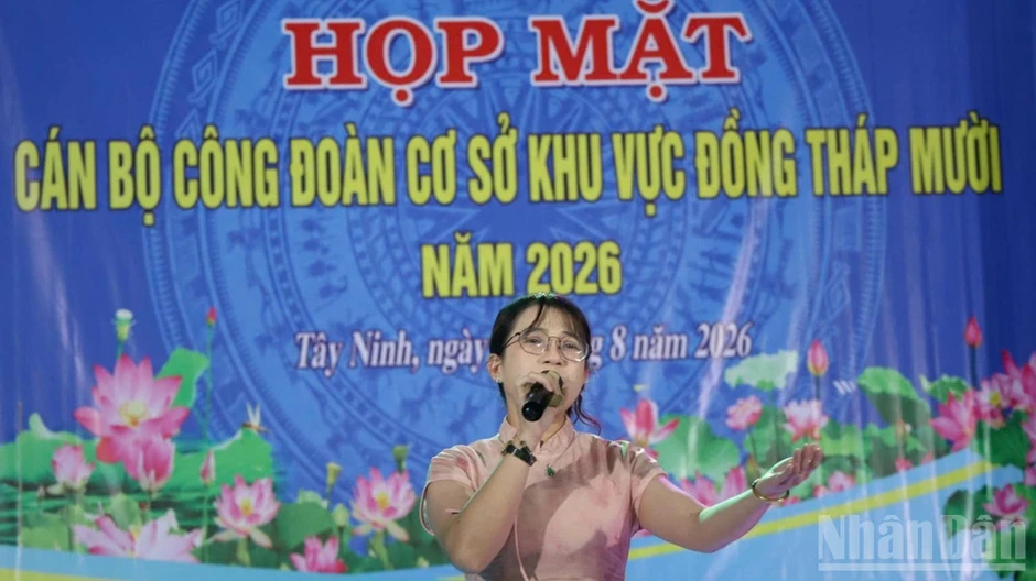 Gắn kết cán bộ công đoàn, đồng hành cùng đoàn viên, người lao động Gắn kết cán bộ công đoàn, đồng hành cùng đoàn viên, người lao động