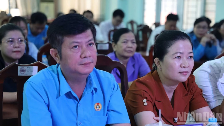 Gắn kết cán bộ công đoàn, đồng hành cùng đoàn viên, người lao động Gắn kết cán bộ công đoàn, đồng hành cùng đoàn viên, người lao động