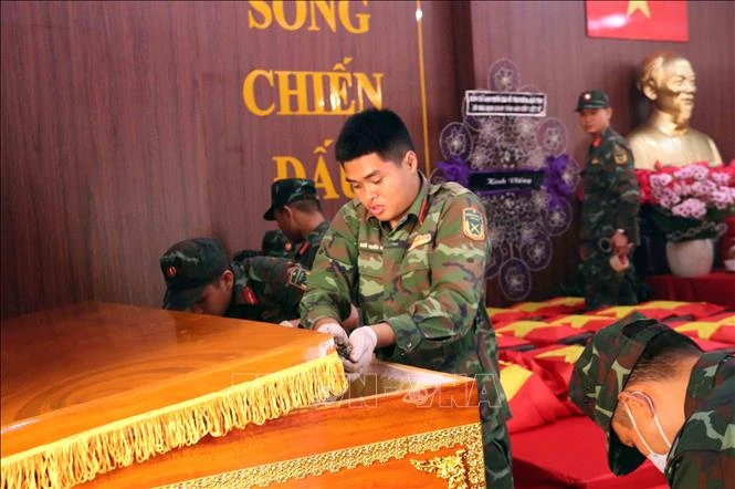 Gần nửa thế kỷ lời hẹn ước mộc mạc nơi chiến hào Gần nửa thế kỷ lời hẹn ước mộc mạc nơi chiến hào