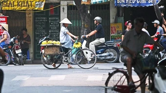 Gánh hàng nhỏ trước bước ngoặt mưu sinh