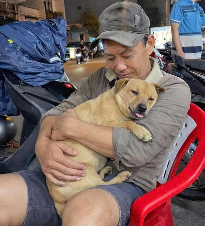 Gặp người đàn ông suốt 1 tháng rong ruổi từ Long An lên TP.HCM tìm chú chó nhà gây xúc động, cuối cùng điều kỳ diệu đã xảy ra! Gặp người đàn ông suốt 1 tháng rong ruổi từ Long An lên TP.HCM tìm chú chó nhà gây xúc động, cuối cùng điều kỳ diệu đã xảy ra!