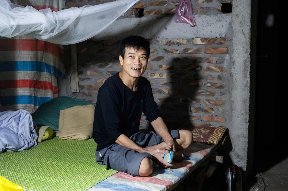 Gặp nhóm thợ xây hóa "người hùng" đưa 7 người thoát khỏi vụ cháy tại Lĩnh Nam: “Lúc đấy cứu người tự nhiên thấy bớt sợ đi” Gặp nhóm thợ xây hóa "người hùng" đưa 7 người thoát khỏi vụ cháy tại Lĩnh Nam: “Lúc đấy cứu người tự nhiên thấy bớt sợ đi”