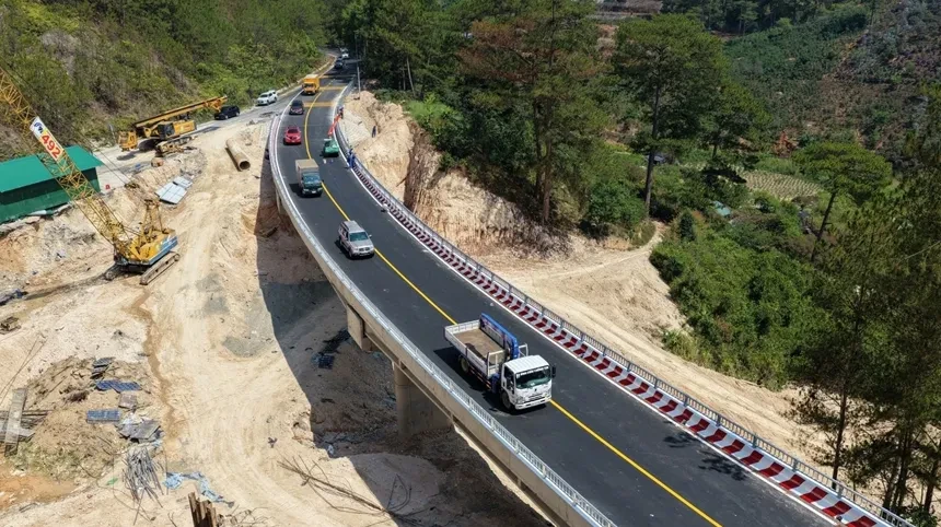 Gấp rút hoàn thành cầu cạn trên đèo Mimosa để kịp thông xe trước 30/4
