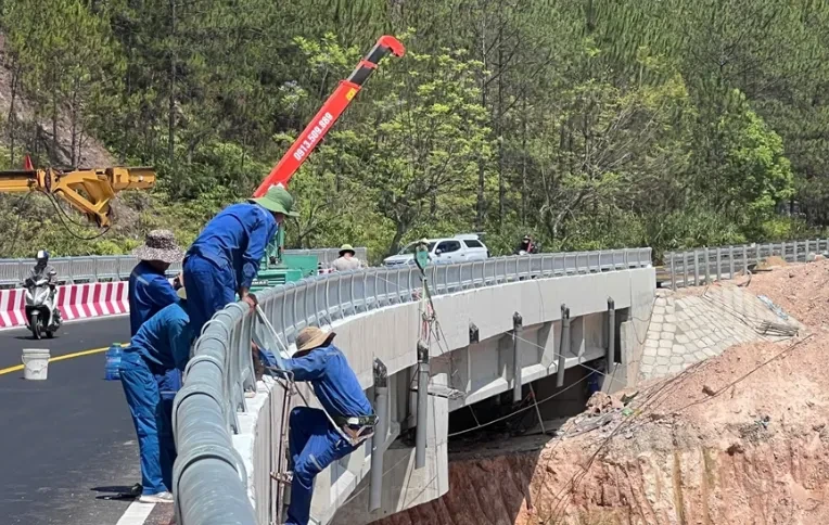 Gấp rút hoàn thành cầu cạn trên đèo Mimosa để kịp thông xe trước 30/4