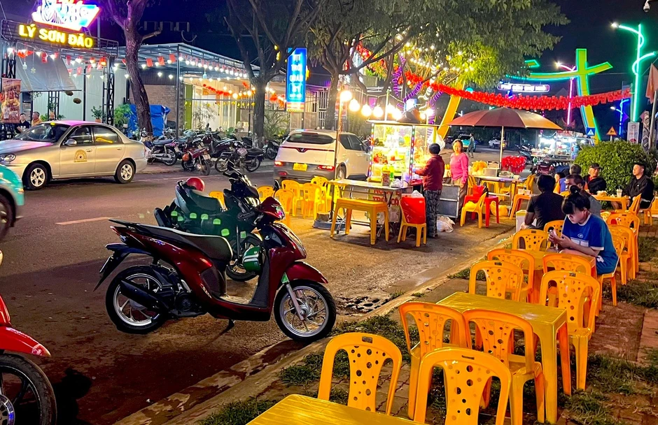 Gia Lai bỏ cấm đường tại Phố đêm Chợ Nhỏ nổi tiếng sau phản ánh của báo Tiền Phong Gia Lai bỏ cấm đường tại Phố đêm Chợ Nhỏ nổi tiếng sau phản ánh của báo Tiền Phong