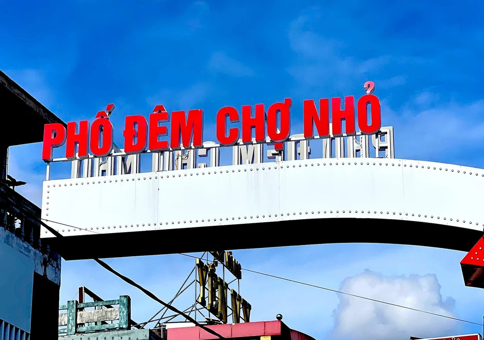 Gia Lai bỏ cấm đường tại Phố đêm Chợ Nhỏ nổi tiếng sau phản ánh của báo Tiền Phong Gia Lai bỏ cấm đường tại Phố đêm Chợ Nhỏ nổi tiếng sau phản ánh của báo Tiền Phong