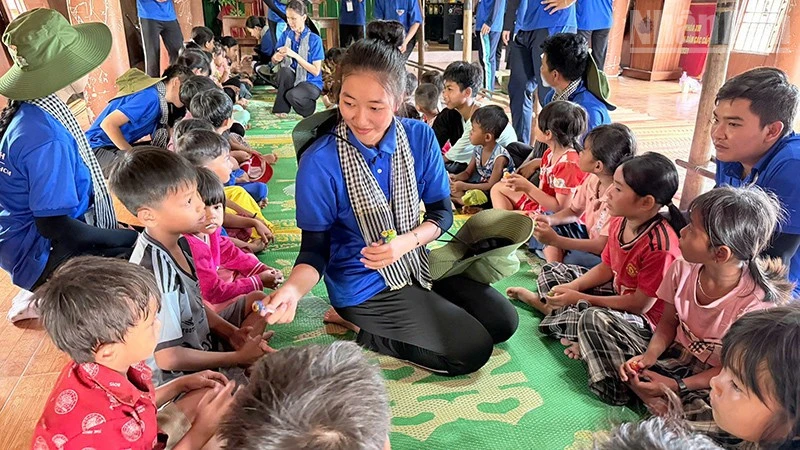 Gia Lai: Dấu ấn màu áo xanh tình nguyện tại Vĩnh Quang Gia Lai: Dấu ấn màu áo xanh tình nguyện tại Vĩnh Quang