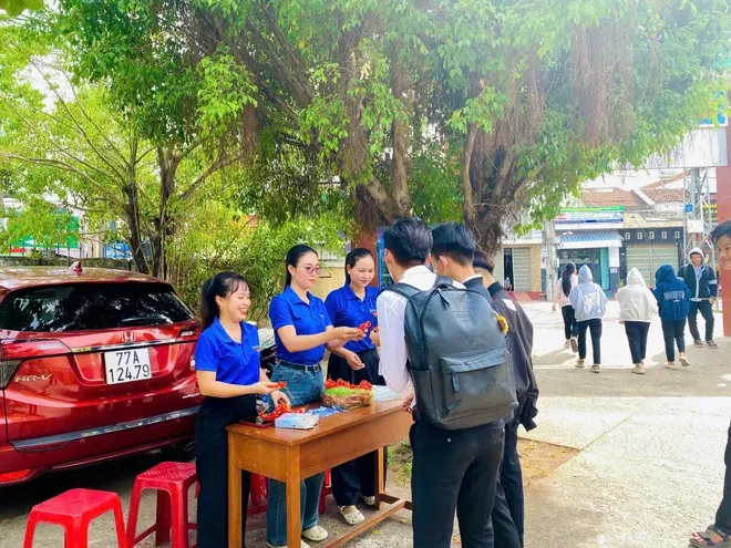 Gia Lai: Hàng nghìn màu áo xanh tiếp sức mùa thi tốt nghiệp THPT 2026 Gia Lai: Hàng nghìn màu áo xanh tiếp sức mùa thi tốt nghiệp THPT 2026
