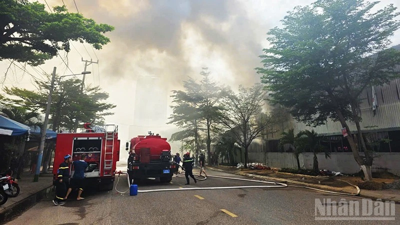 Gia Lai: Kịp thời dập tắt đám cháy tại kho chứa xe điện du lịch Gia Lai: Kịp thời dập tắt đám cháy tại kho chứa xe điện du lịch