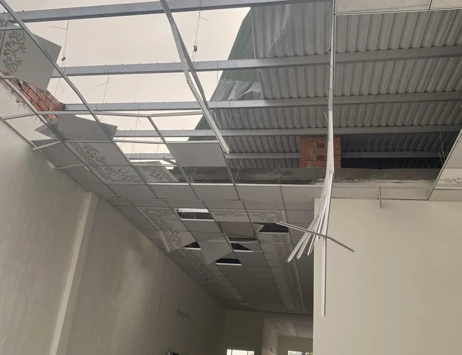 Gia Lai: Mưa lớn kèm lốc xoáy khiến 10 căn nhà tốc mái Gia Lai: Mưa lớn kèm lốc xoáy khiến 10 căn nhà tốc mái