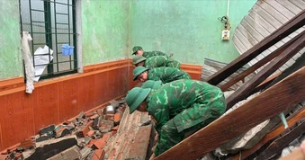 Gia Lai: Mưa lớn kèm lốc xoáy làm tốc mái, hư hỏng 18 căn nhà