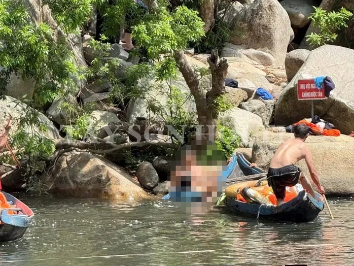 Gia Lai: Nam sinh viên tử vong khi tắm suối tại Khu du lịch sinh thái Hầm Hô Gia Lai: Nam sinh viên tử vong khi tắm suối tại Khu du lịch sinh thái Hầm Hô