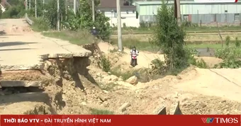 Gia Lai: Người dân mòn mỏi chờ khắc phục tuyến đường trục chính sau nửa năm sạt lở