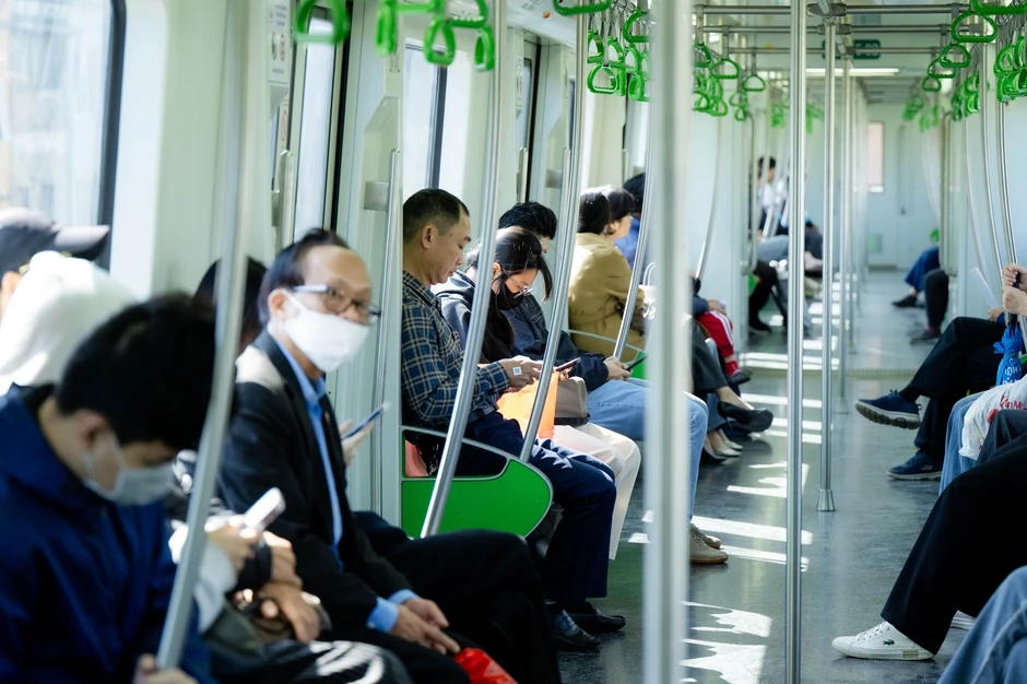 Giá xăng dầu biến động, người dân Hà Nội - TP.HCM rủ nhau bỏ xe cá nhân, chuyển sang di chuyển bằng tàu điện và xe buýt Giá xăng dầu biến động, người dân Hà Nội - TP.HCM rủ nhau bỏ xe cá nhân, chuyển sang di chuyển bằng tàu điện và xe buýt