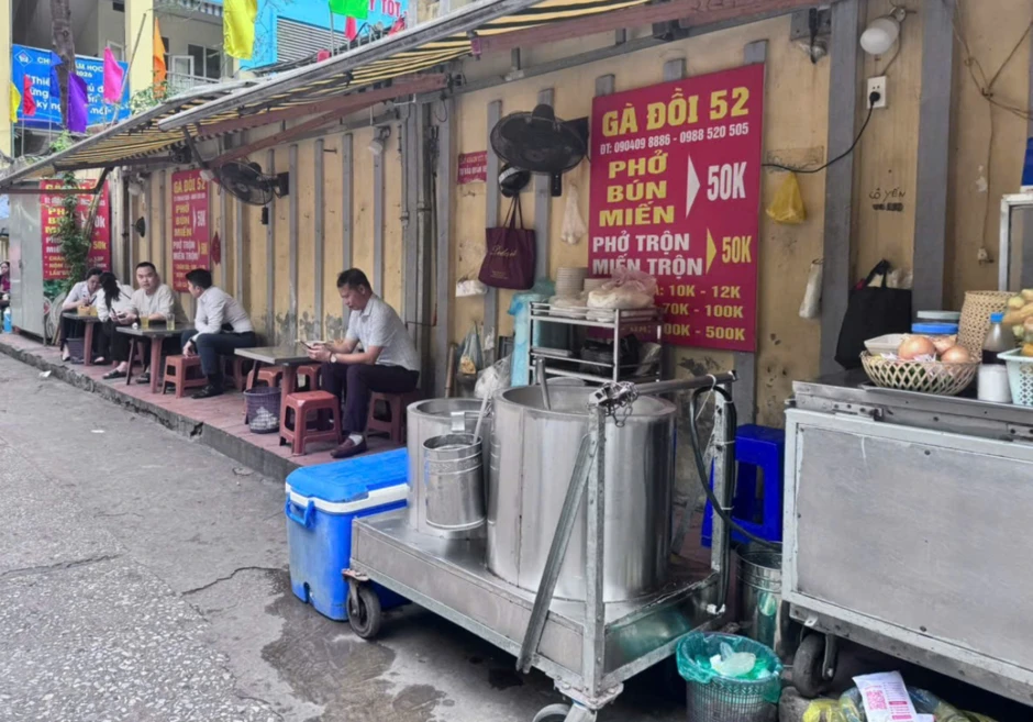 Giá xăng dầu giảm, vì sao dịch vụ ăn uống 'đua' tăng? Giá xăng dầu giảm, vì sao dịch vụ ăn uống 'đua' tăng?