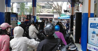 Giá xăng dầu tăng, Công an TPHCM khuyến cáo người dân