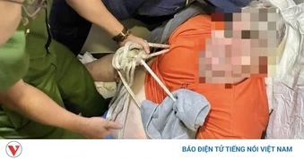 Giải cứu du khách nước ngoài nặng gần 300kg bị ngã trong nhà vệ sinh ở Đà Nẵng
