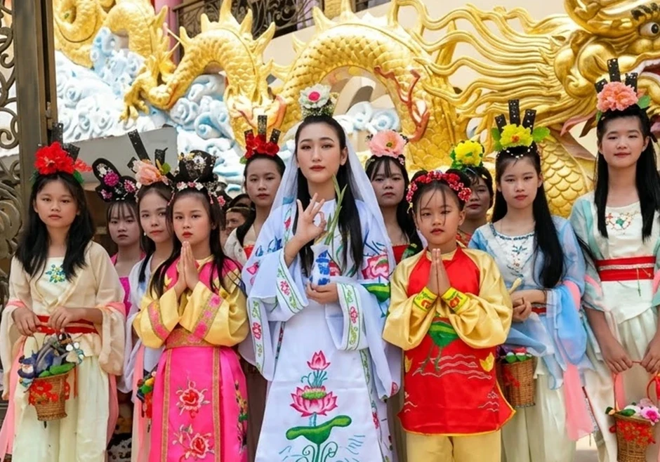 Giải mã Sức hút của Lễ hội Đản sinh Phật Bà Quan Âm tại Sông Mao Giải mã Sức hút của Lễ hội Đản sinh Phật Bà Quan Âm tại Sông Mao