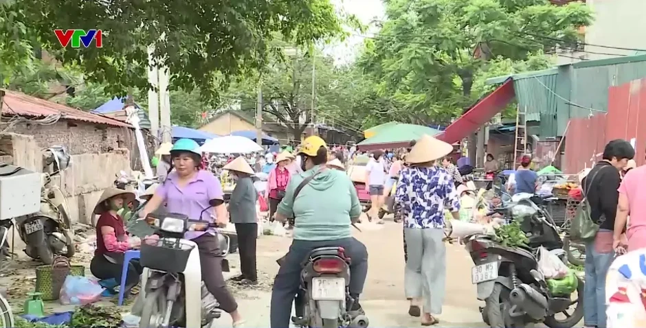 Giải tỏa chợ cóc: Bài toán sinh kế và trật tự đô thị còn nhiều thách thức Giải tỏa chợ cóc: Bài toán sinh kế và trật tự đô thị còn nhiều thách thức