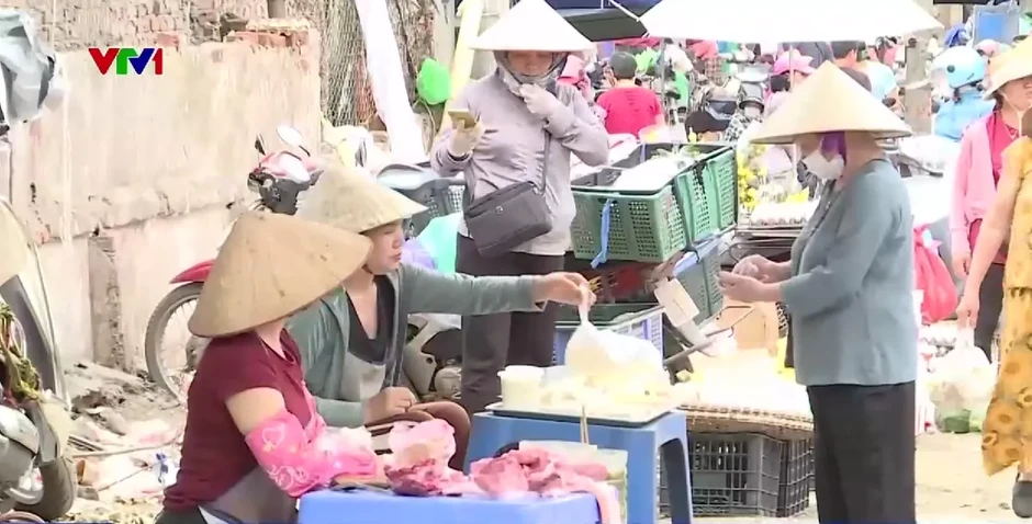 Giải tỏa chợ cóc: Bài toán sinh kế và trật tự đô thị còn nhiều thách thức Giải tỏa chợ cóc: Bài toán sinh kế và trật tự đô thị còn nhiều thách thức