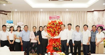 Giám đốc Sở Tư pháp TP.HCM chúc mừng báo Pháp Luật TP.HCM nhân ngày 21-6
