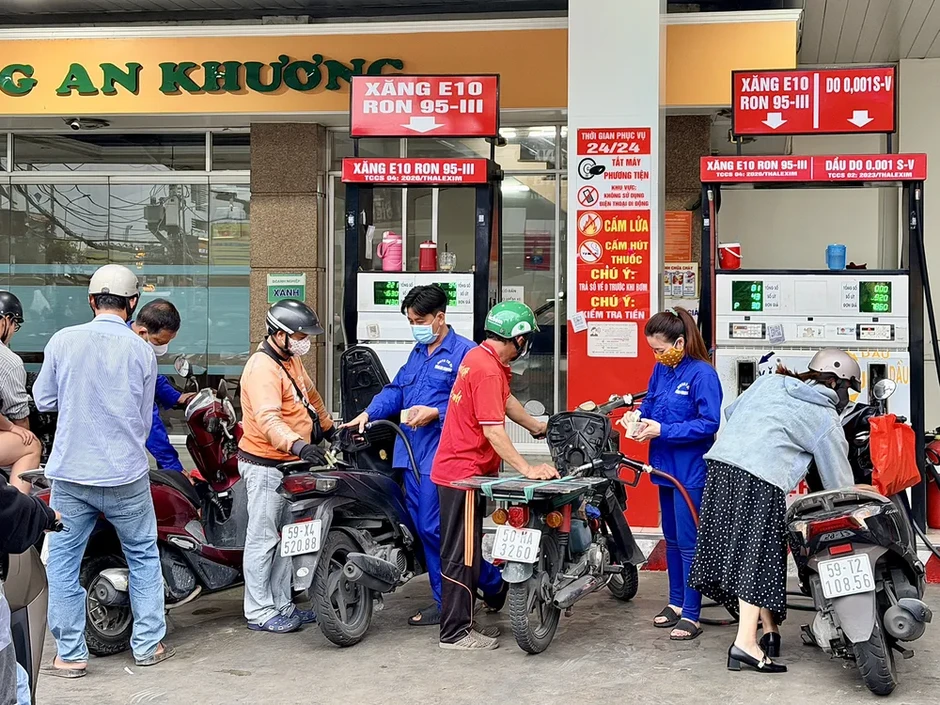 Giảm trung gian xăng dầu, tăng trách nhiệm đầu mối Giảm trung gian xăng dầu, tăng trách nhiệm đầu mối