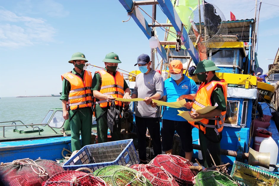 Giảm vi phạm IUU từ mô hình “một kèm một” Giảm vi phạm IUU từ mô hình “một kèm một”