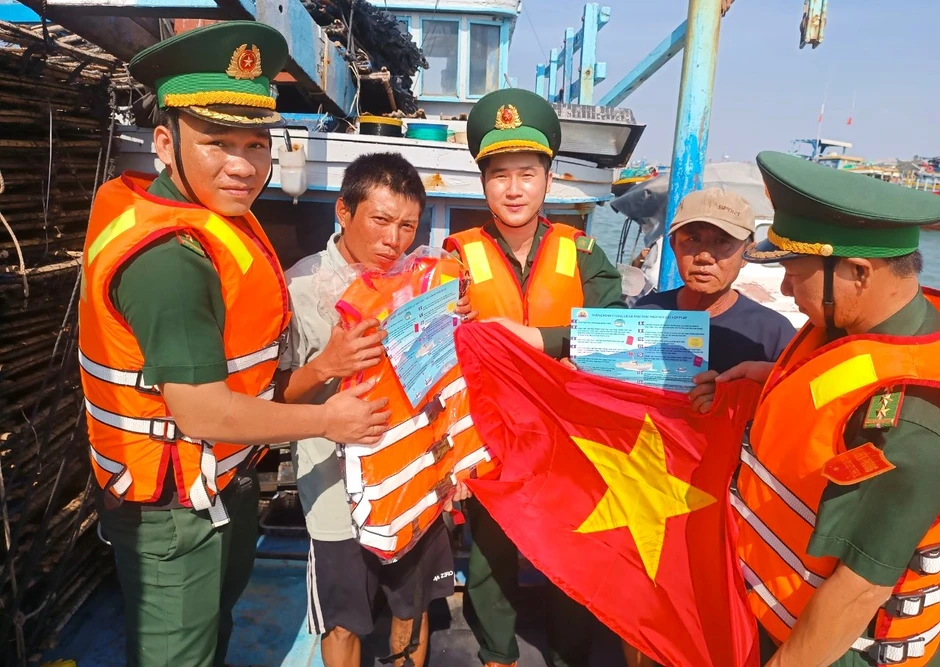 Giảm vi phạm IUU từ mô hình “một kèm một” Giảm vi phạm IUU từ mô hình “một kèm một”