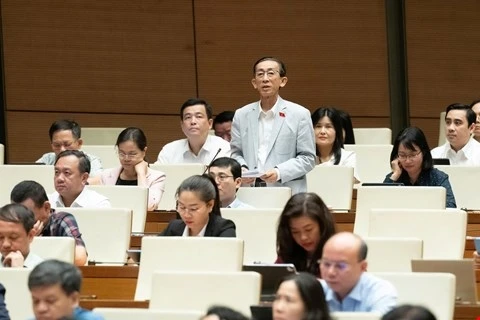 Giãn dân, di dời trụ sở để giải “bài toán” ô nhiễm Thủ đô