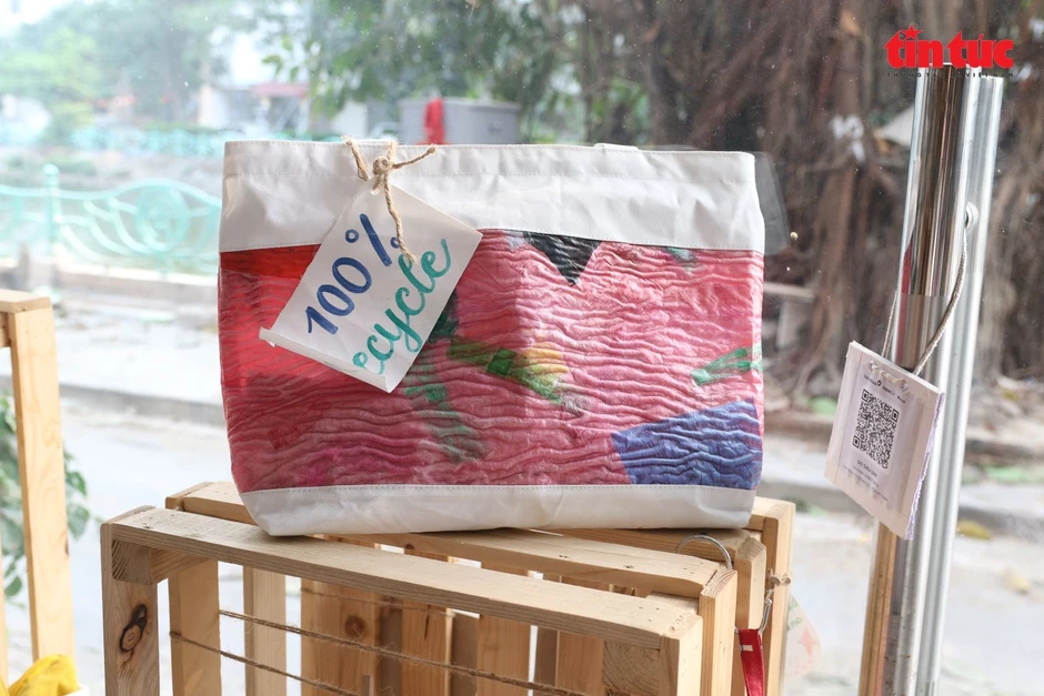Giảng viên đại học biến rác thải thành sinh kế cho người yếu thế Giảng viên đại học biến rác thải thành sinh kế cho người yếu thế