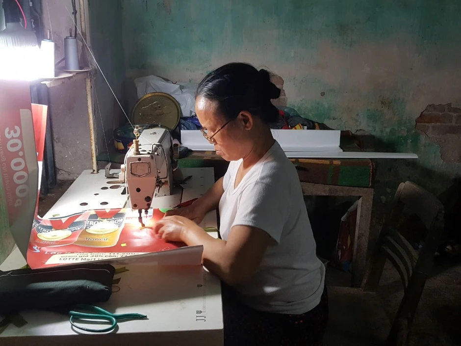Giảng viên đại học biến rác thải thành sinh kế cho người yếu thế Giảng viên đại học biến rác thải thành sinh kế cho người yếu thế