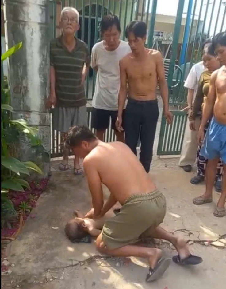Giành lại sự sống cho bé trai rơi xuống hầm chứa nước thải chăn nuôi heo Giành lại sự sống cho bé trai rơi xuống hầm chứa nước thải chăn nuôi heo