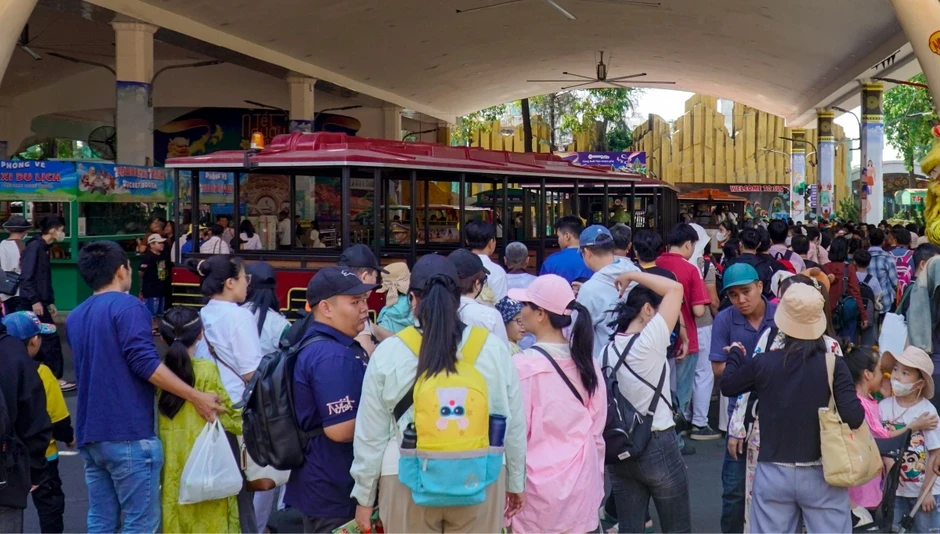 Giao thông TP.HCM dịp lễ 30/4: Cửa ngõ ổn định, cao tốc ùn ứ nhẹ Giao thông TP.HCM dịp lễ 30/4: Cửa ngõ ổn định, cao tốc ùn ứ nhẹ