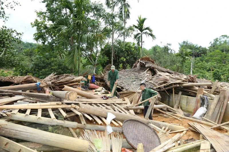 Giông lốc khiến cháu bé 13 tuổi ở Thanh Hóa tử vong Giông lốc khiến cháu bé 13 tuổi ở Thanh Hóa tử vong