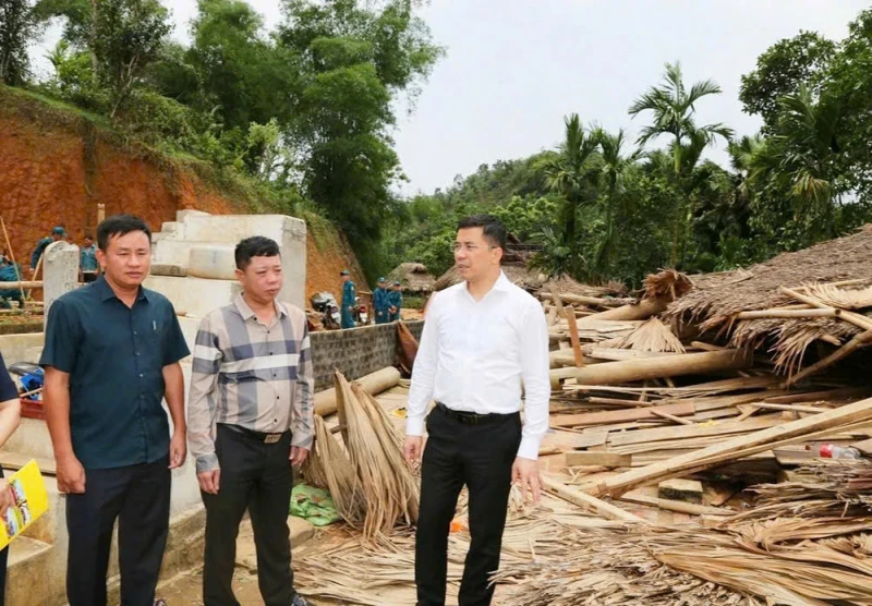 Giông lốc khiến cháu bé 13 tuổi ở Thanh Hóa tử vong Giông lốc khiến cháu bé 13 tuổi ở Thanh Hóa tử vong