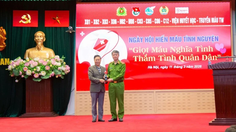 Giọt máu nghĩa tình, sự sẻ chia từ trái tim người lính Giọt máu nghĩa tình, sự sẻ chia từ trái tim người lính