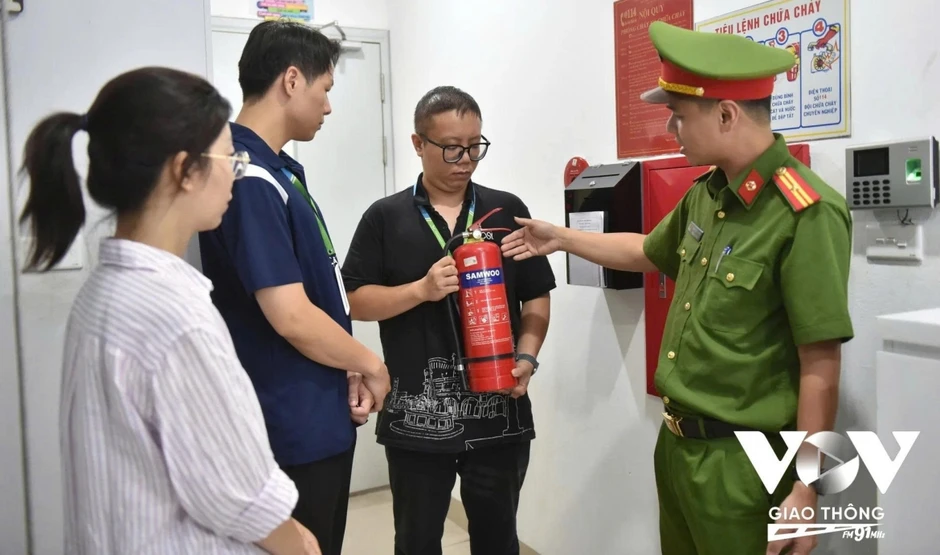 Giữ an toàn PCCC khi sử dụng điện trong mùa nắng nóng Giữ an toàn PCCC khi sử dụng điện trong mùa nắng nóng