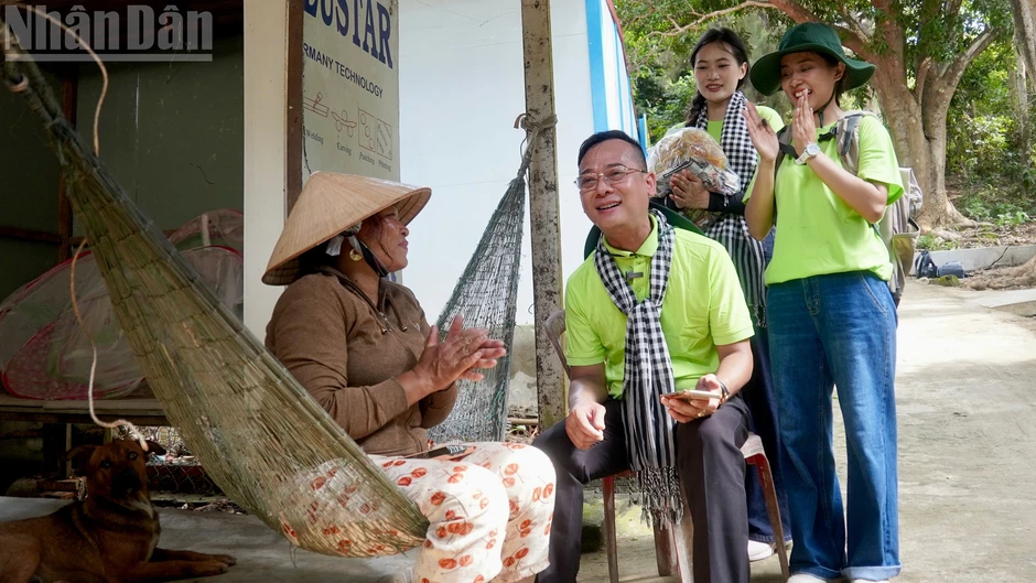 Giữ con chữ giữa đảo tiền tiêu Hòn Chuối Giữ con chữ giữa đảo tiền tiêu Hòn Chuối