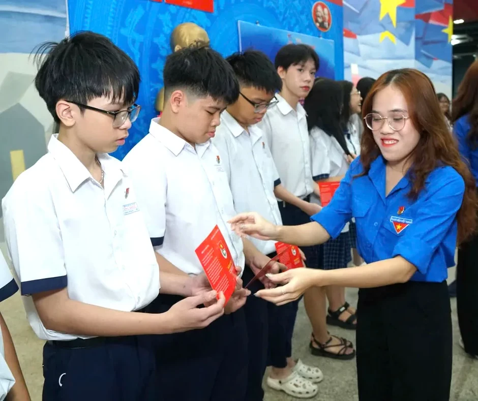 Giữ nhiệt huyết tuổi trẻ trong kỷ nguyên mới Giữ nhiệt huyết tuổi trẻ trong kỷ nguyên mới