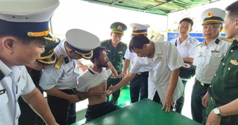 'Giữa biển khơi, ngư dân không bao giờ đơn độc'