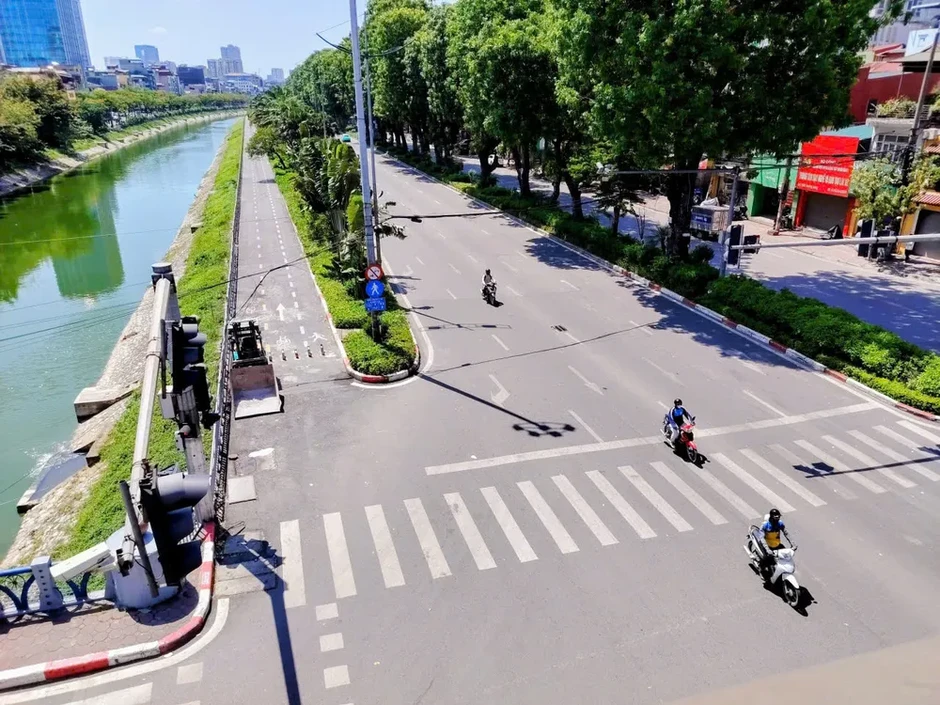 Gồng mình dưới “chảo lửa” hơn 40°C Gồng mình dưới “chảo lửa” hơn 40°C