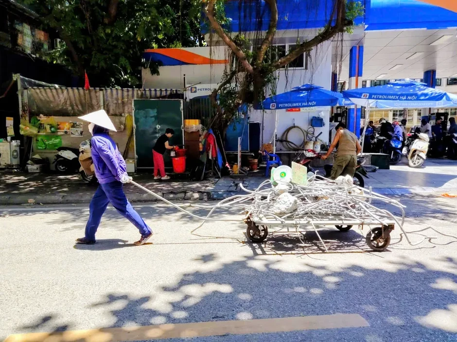 Gồng mình dưới “chảo lửa” hơn 40°C Gồng mình dưới “chảo lửa” hơn 40°C