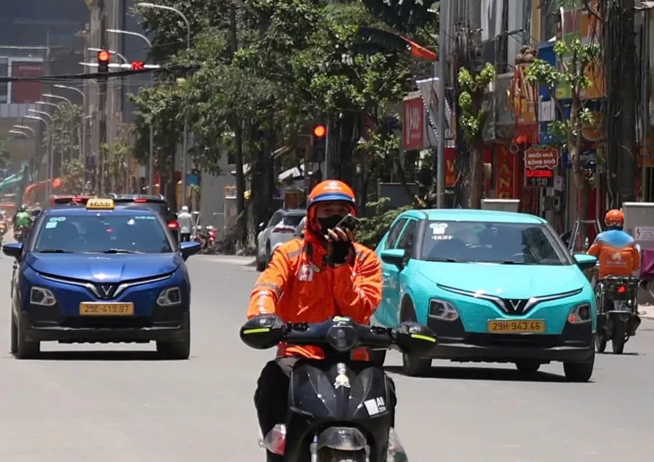 Gồng mình dưới “chảo lửa” hơn 40°C Gồng mình dưới “chảo lửa” hơn 40°C
