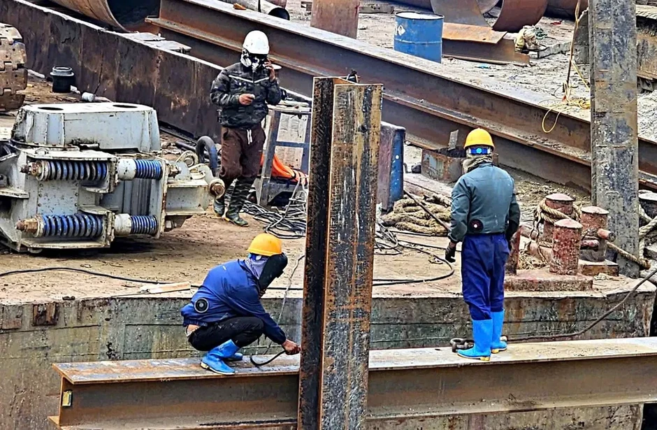 Gồng mình dưới “chảo lửa” hơn 40°C Gồng mình dưới “chảo lửa” hơn 40°C