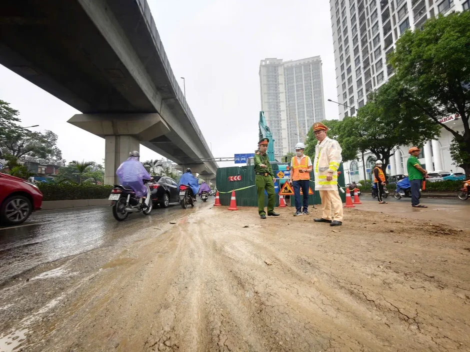 Hà Nội: Bảo đảm an toàn giao thông tại hơn 70 vị trí rào chắn phục vụ các dự án trọng điểm Hà Nội: Bảo đảm an toàn giao thông tại hơn 70 vị trí rào chắn phục vụ các dự án trọng điểm